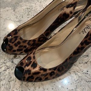 Life Stride animal print heels